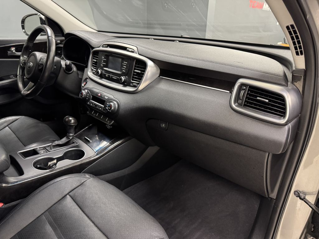 2016 Kia Sorento Image 17