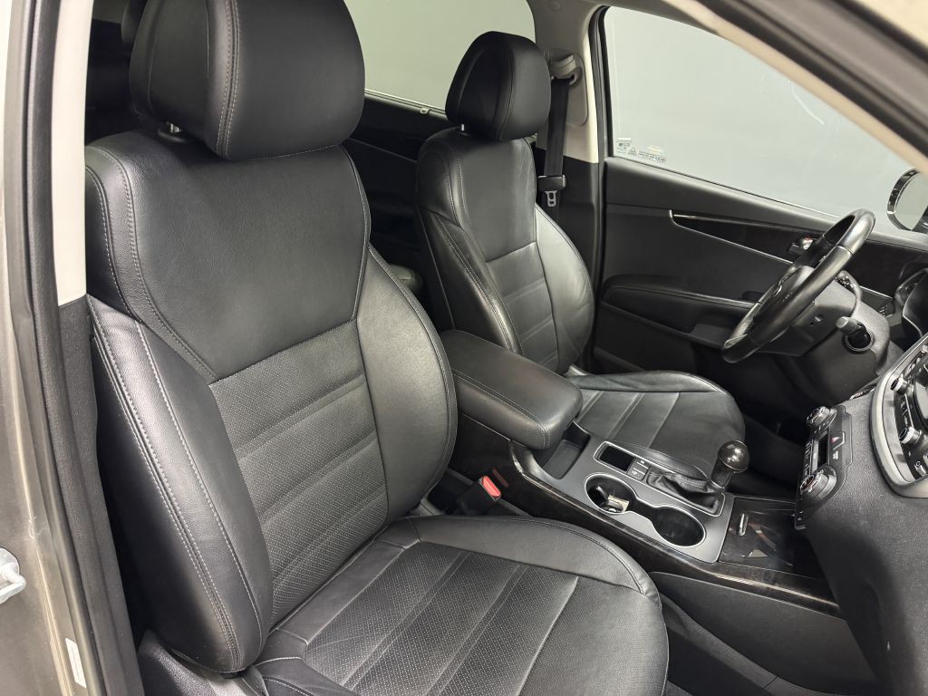 2016 Kia Sorento Image 18