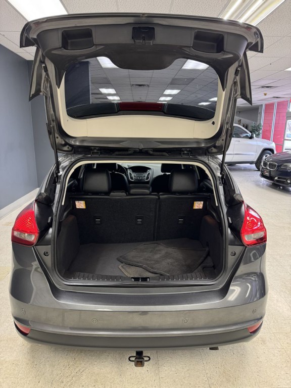 2016 Ford Focus Image 11