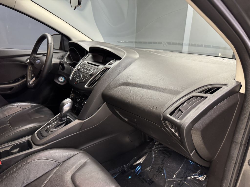 2016 Ford Focus Image 17