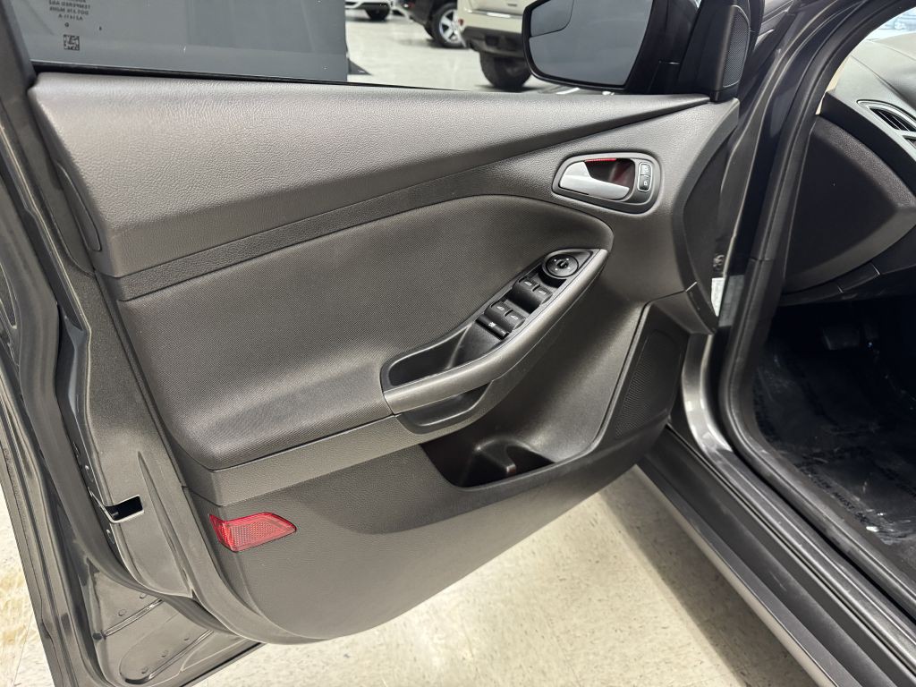 2016 Ford Focus Image 22