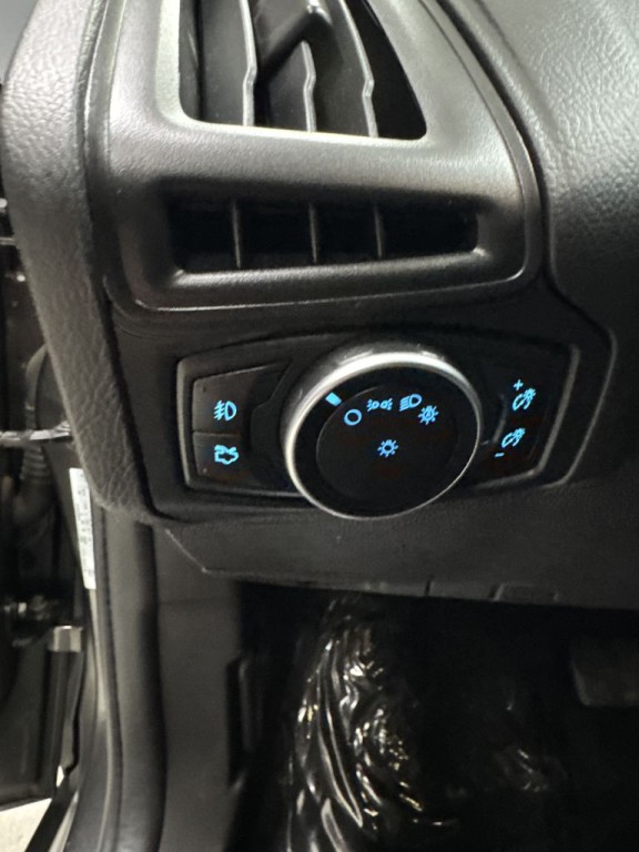 2016 Ford Focus Image 29