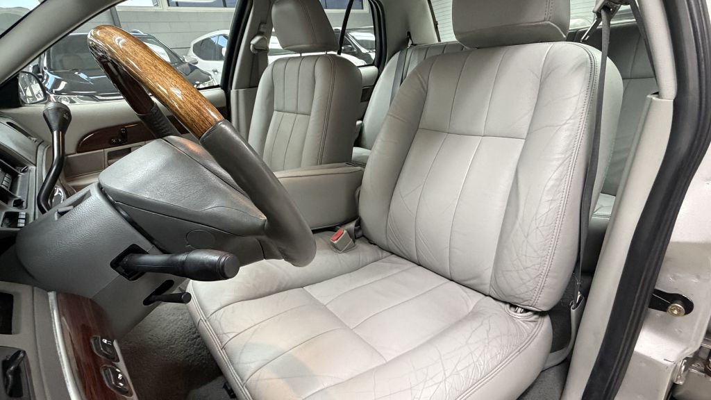 2004 Mercury Grand Marquis Image 19