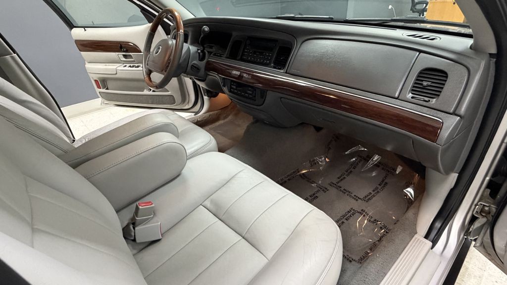 2004 Mercury Grand Marquis Image 21
