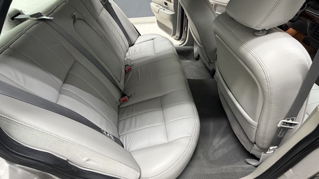 2004 Mercury Grand Marquis Image 24