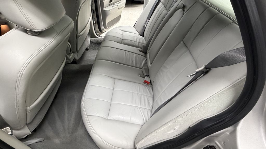 2004 Mercury Grand Marquis Image 25
