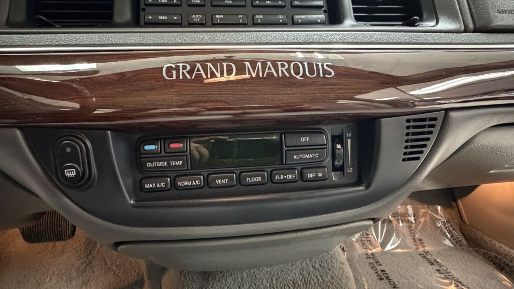 2004 Mercury Grand Marquis Image 26