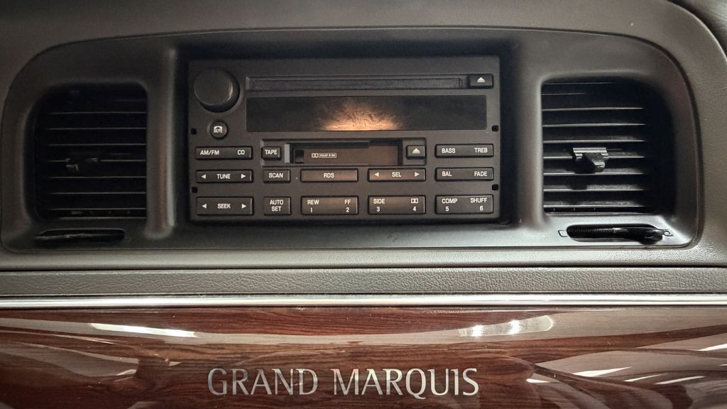 2004 Mercury Grand Marquis Image 28