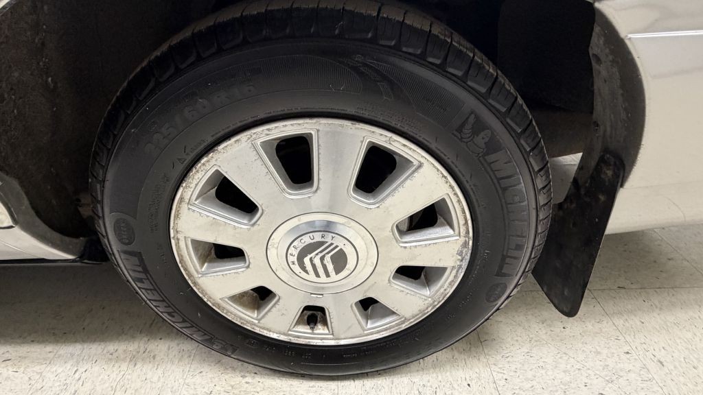 2004 Mercury Grand Marquis Image 43