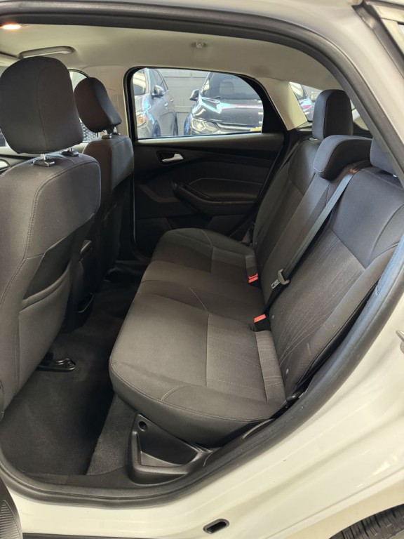 2017 Ford Focus Image 13
