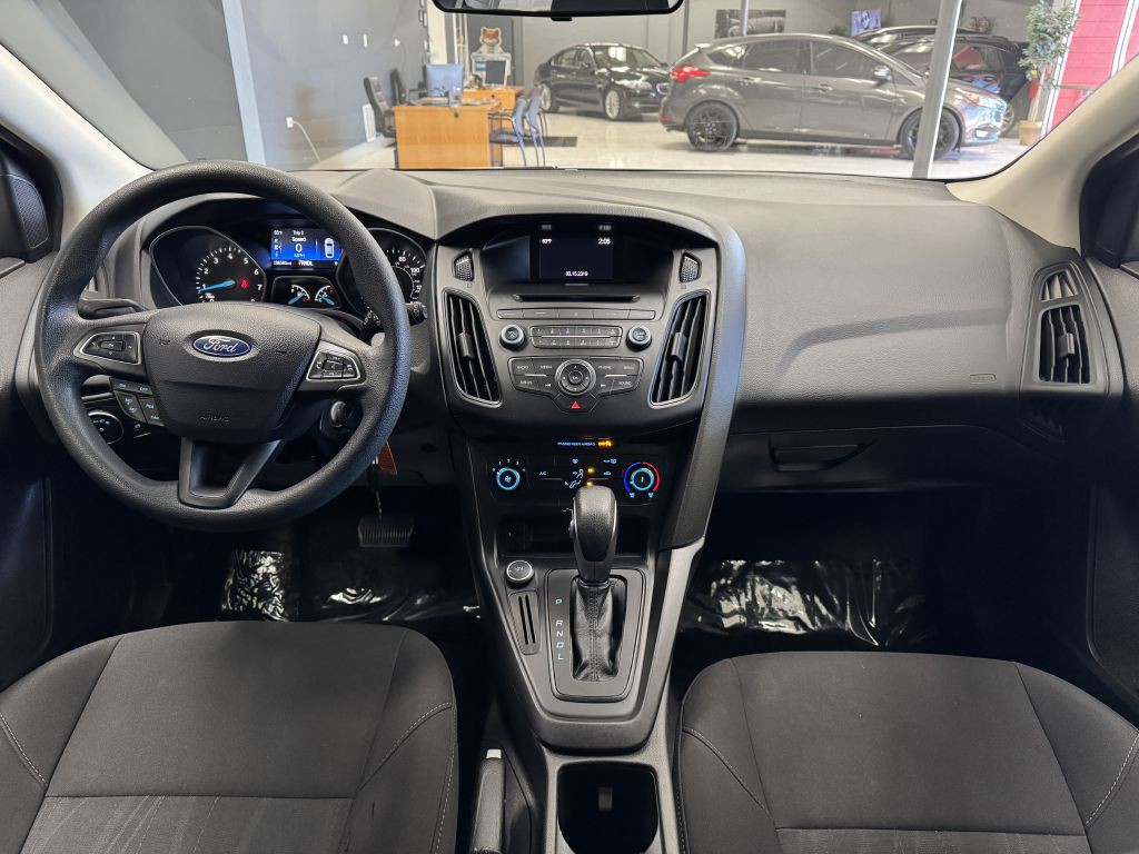 2017 Ford Focus Image 16