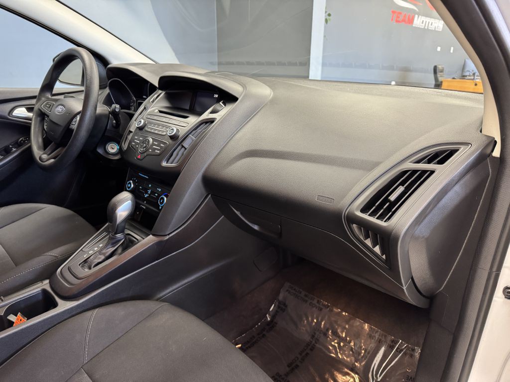 2017 Ford Focus Image 17