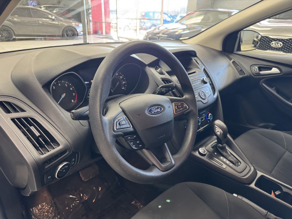 2017 Ford Focus Image 18