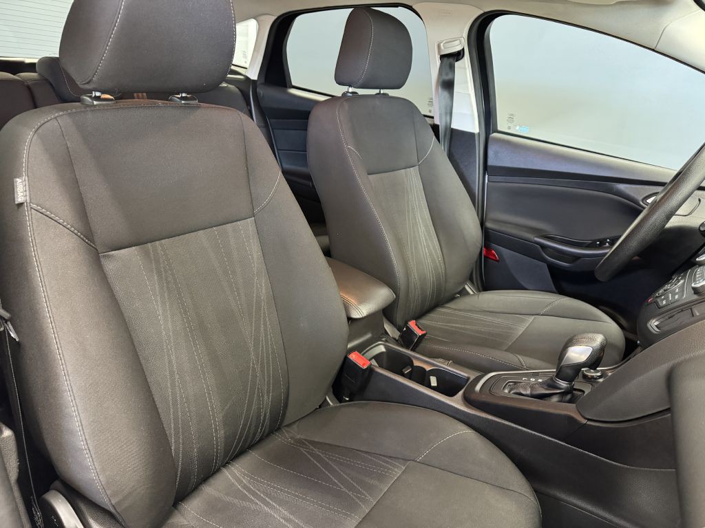 2017 Ford Focus Image 19