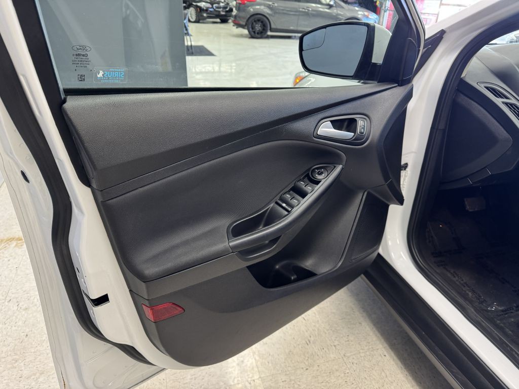 2017 Ford Focus Image 20