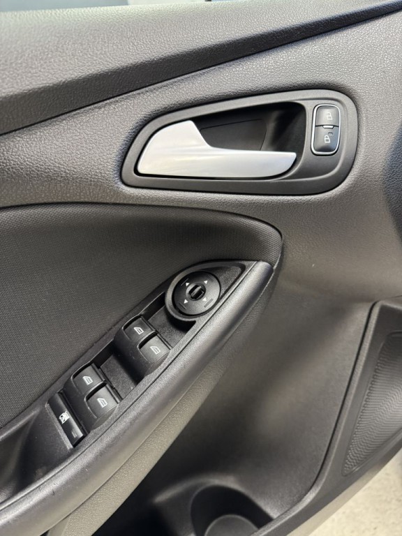 2017 Ford Focus Image 21