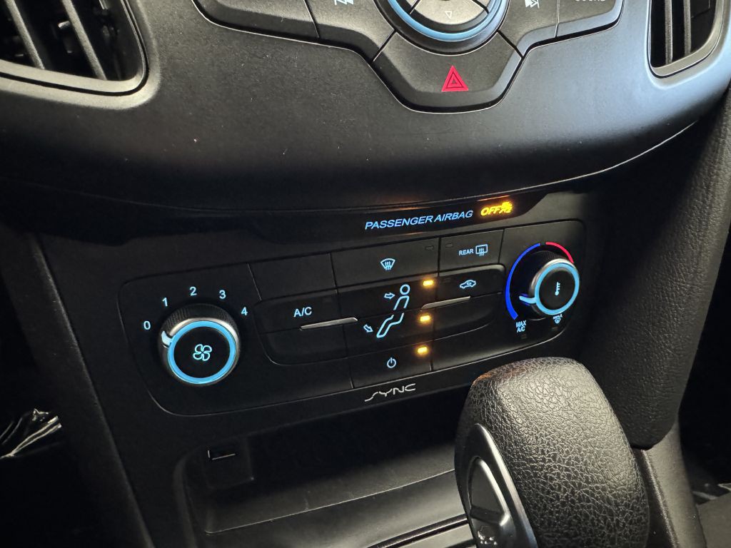 2017 Ford Focus Image 24