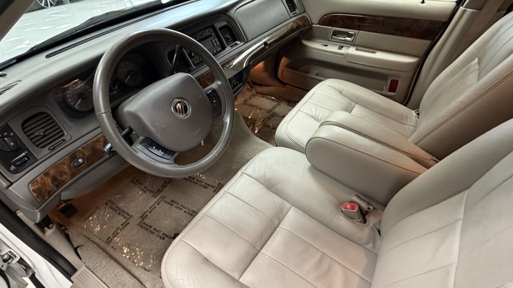 2009 Mercury Grand Marquis Image 16