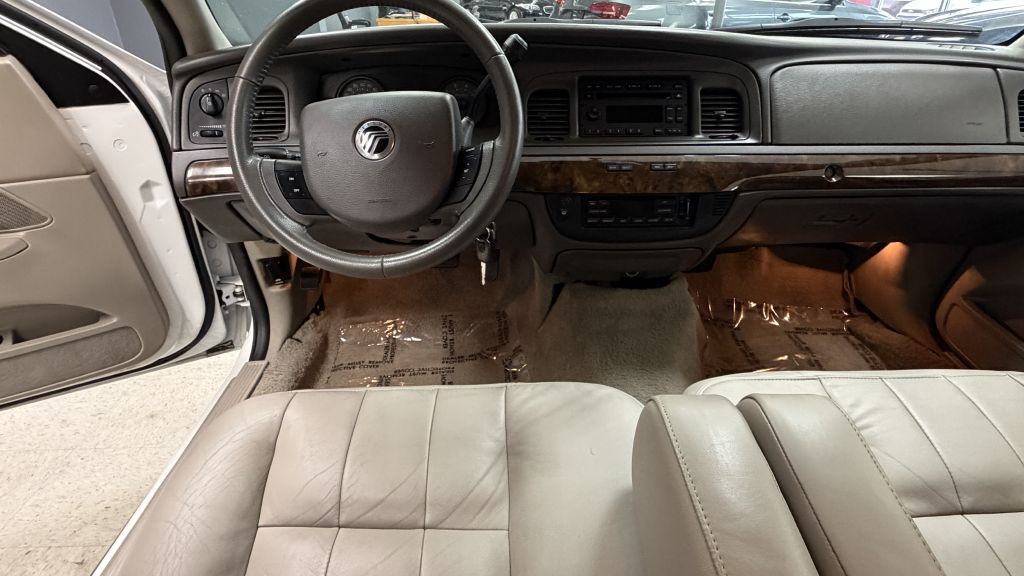 2009 Mercury Grand Marquis Image 19