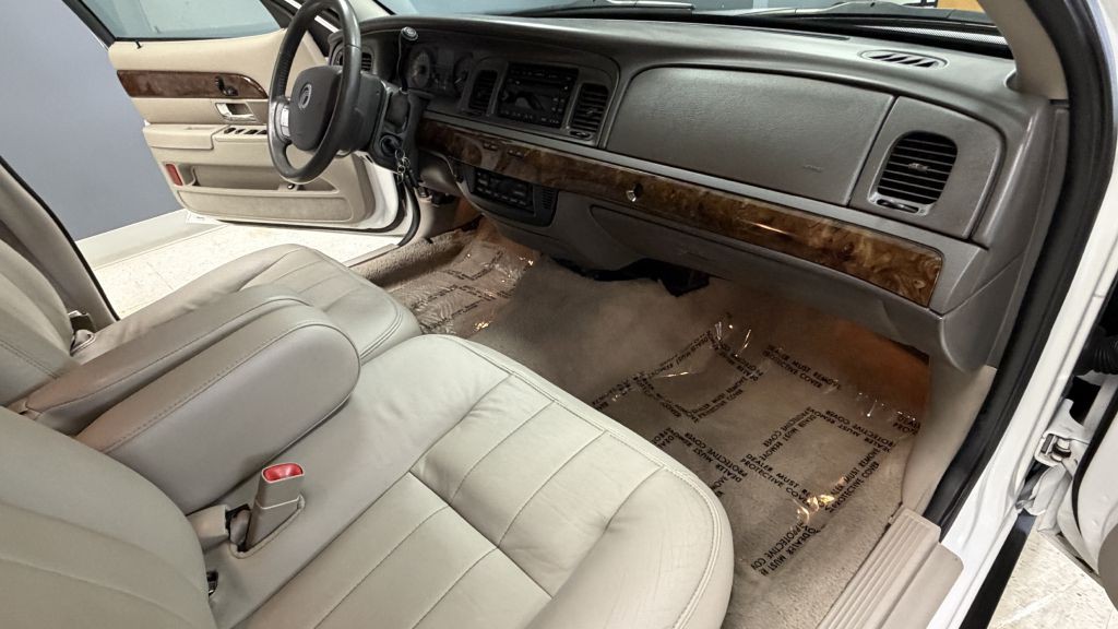 2009 Mercury Grand Marquis Image 20