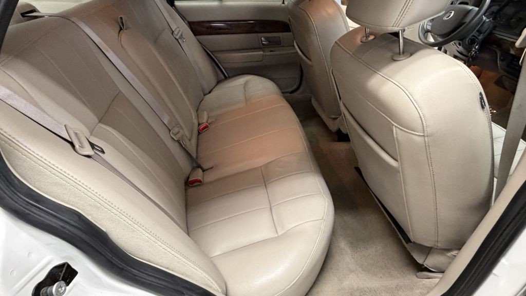 2009 Mercury Grand Marquis Image 23