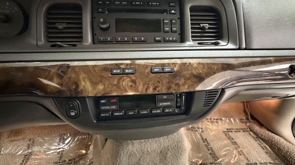 2009 Mercury Grand Marquis Image 27