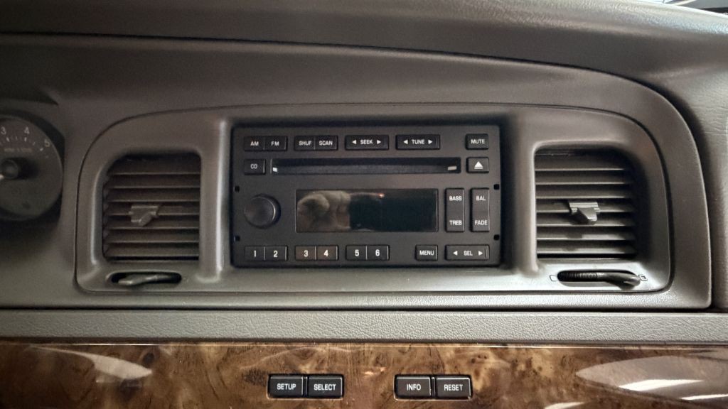 2009 Mercury Grand Marquis Image 29