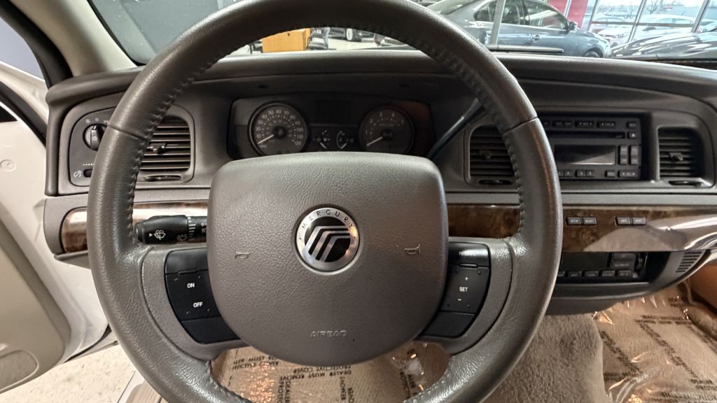 2009 Mercury Grand Marquis Image 30