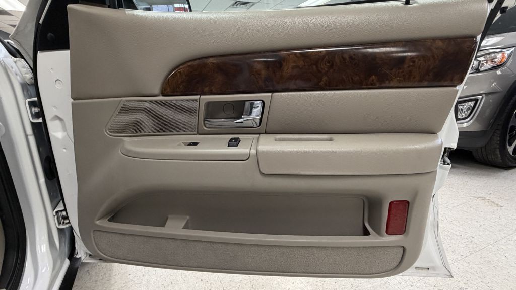 2009 Mercury Grand Marquis Image 33