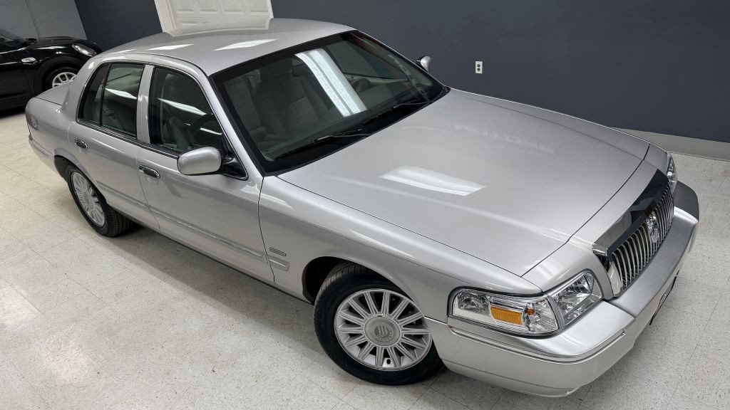 2010 Mercury Grand Marquis Image 2