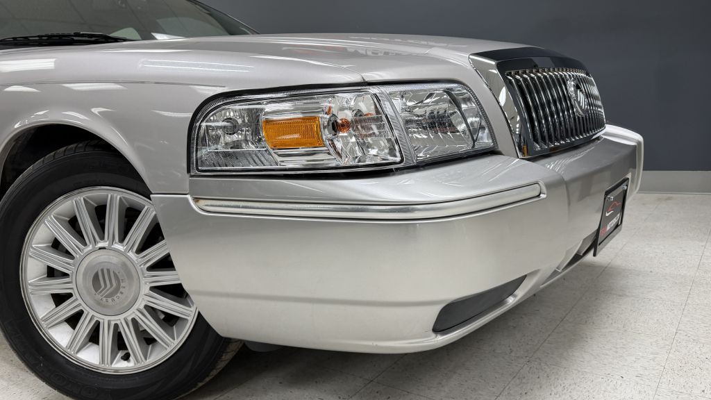 2010 Mercury Grand Marquis Image 4