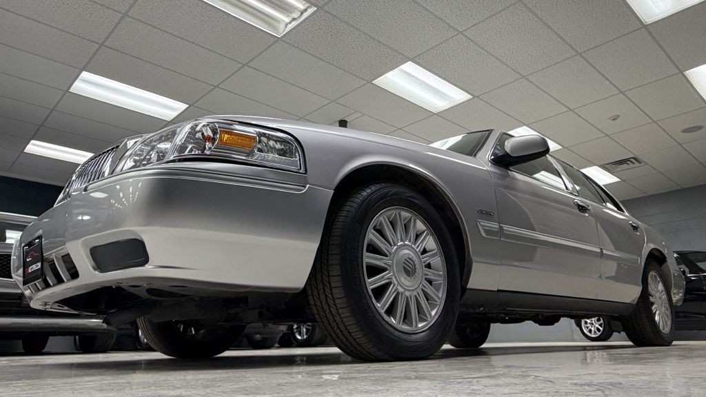 2010 Mercury Grand Marquis Image 9