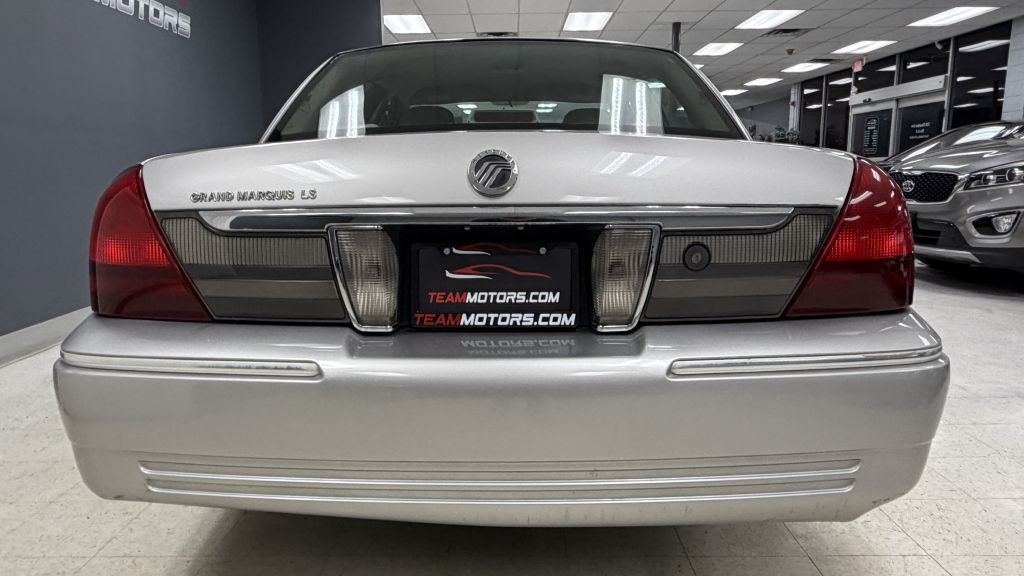 2010 Mercury Grand Marquis Image 12