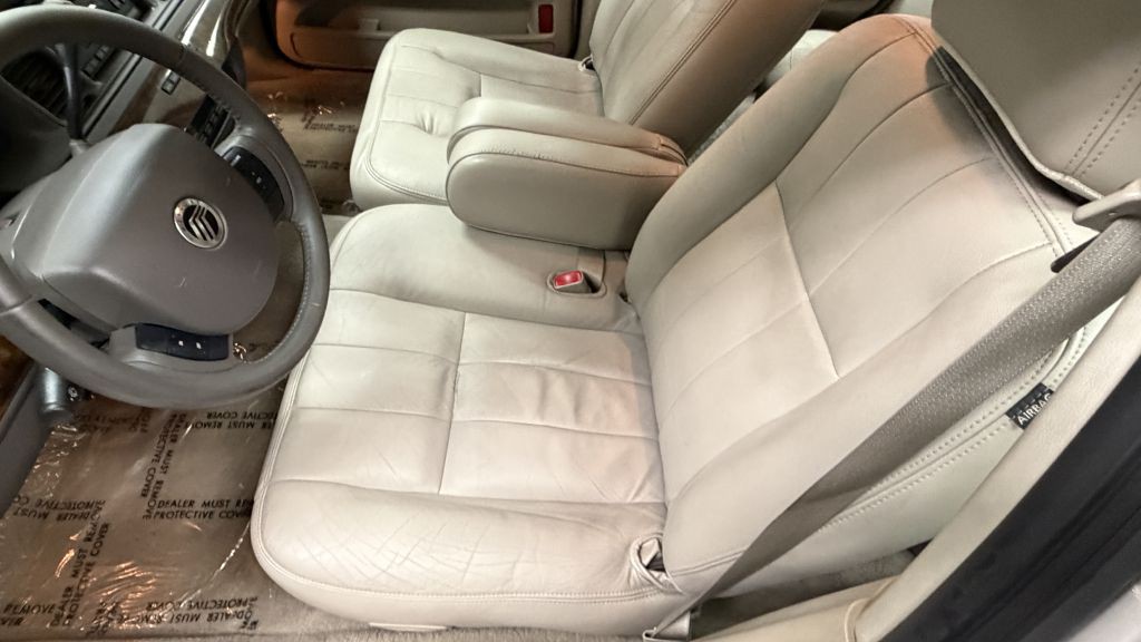 2010 Mercury Grand Marquis Image 17