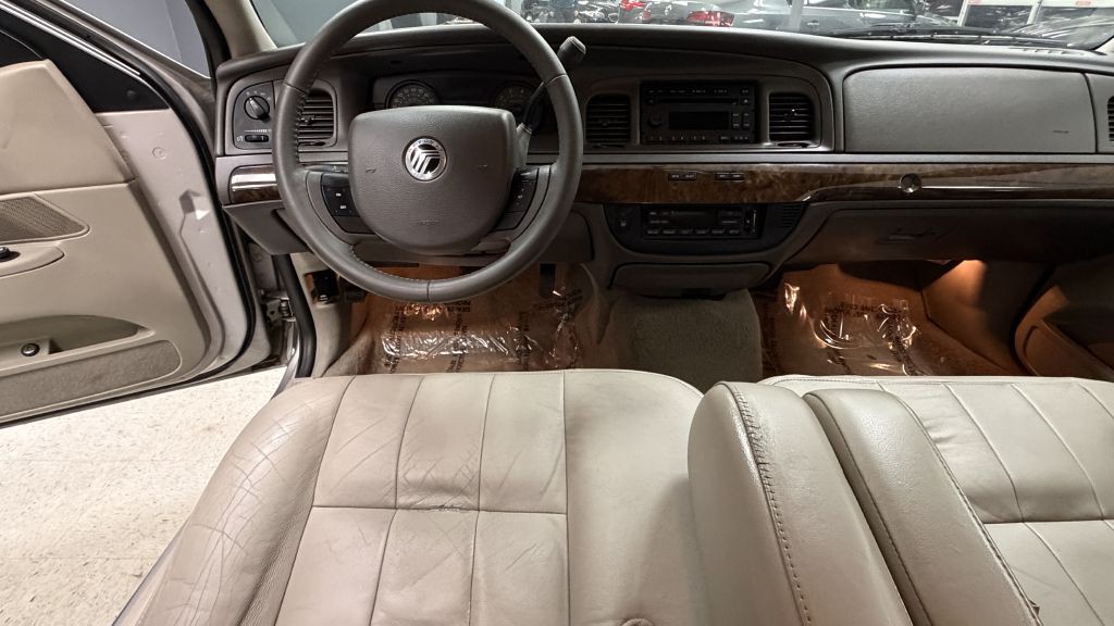 2010 Mercury Grand Marquis Image 18