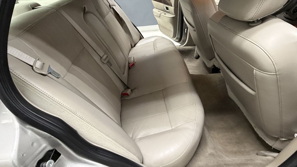 2010 Mercury Grand Marquis Image 23