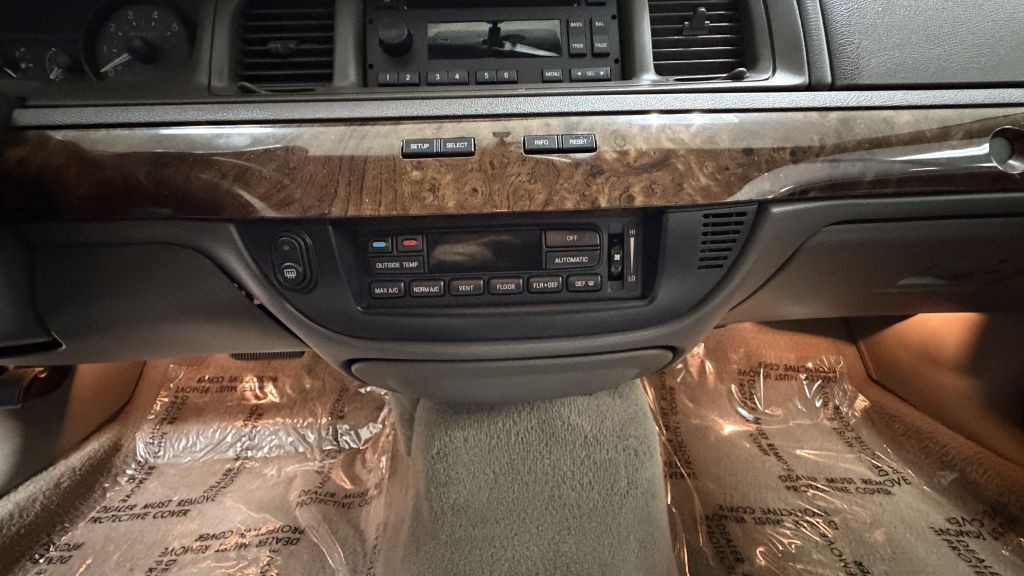 2010 Mercury Grand Marquis Image 27