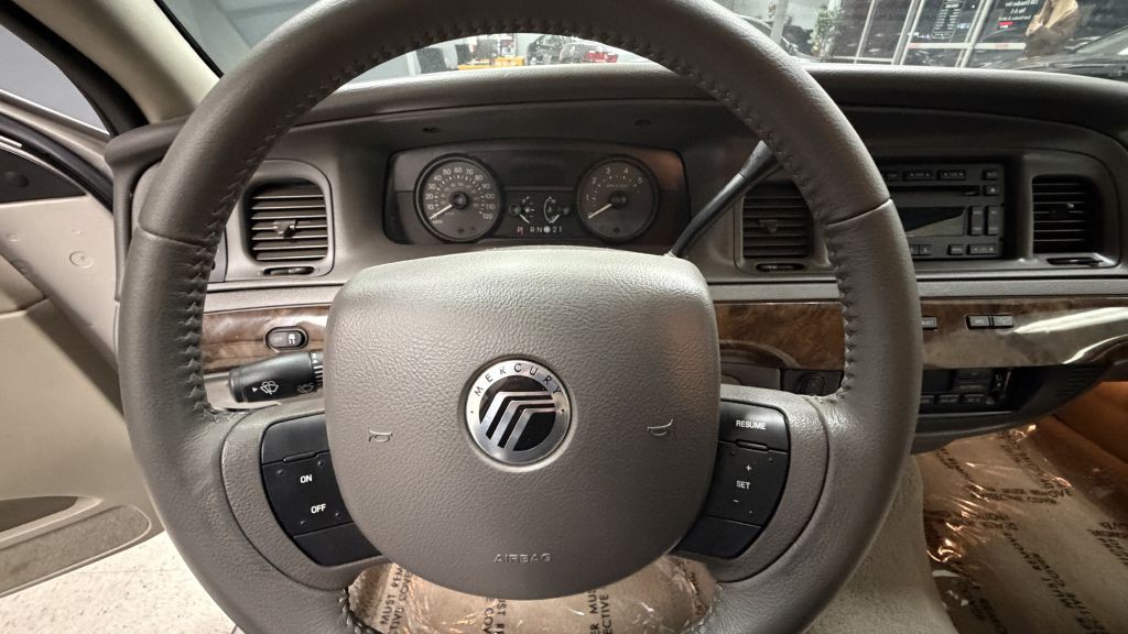 2010 Mercury Grand Marquis Image 29