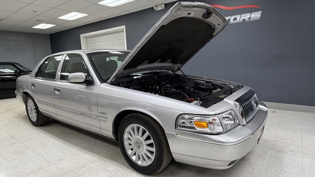 2010 Mercury Grand Marquis Image 40