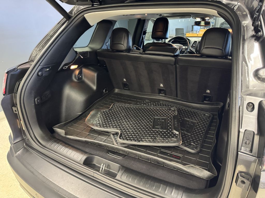 2019 Jeep Cherokee Image 12