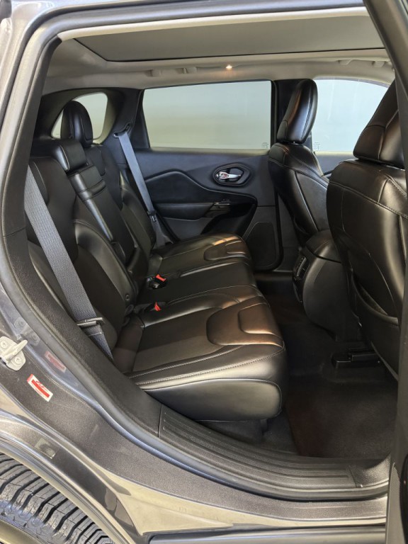 2019 Jeep Cherokee Image 14