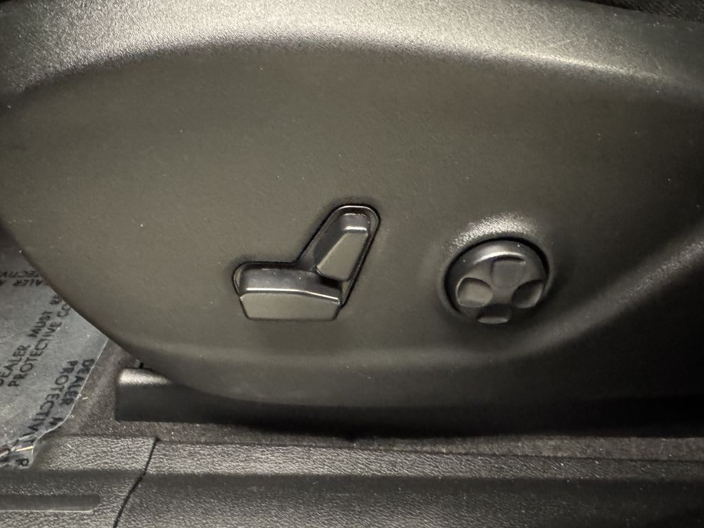 2019 Jeep Cherokee Image 24