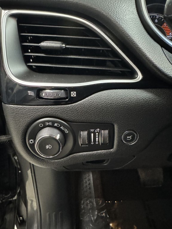 2019 Jeep Cherokee Image 25