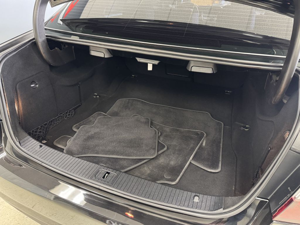 2011 Mercedes-Benz E-Class Image 12