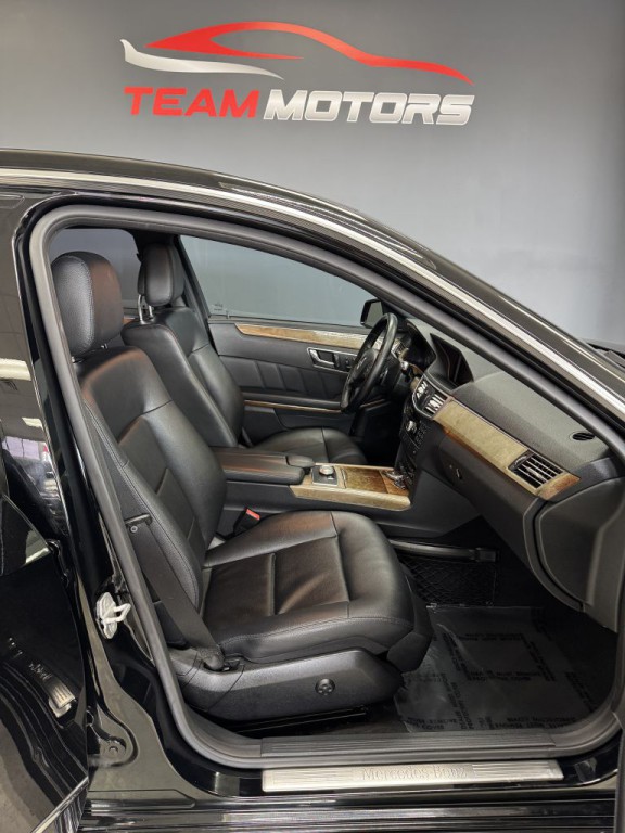 2011 Mercedes-Benz E-Class Image 16