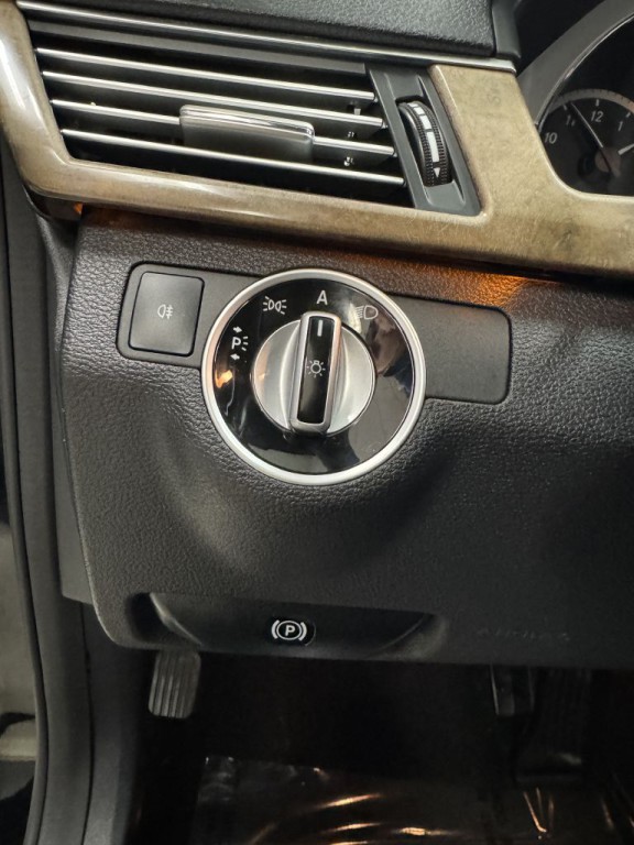 2011 Mercedes-Benz E-Class Image 26