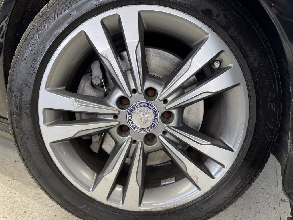 2011 Mercedes-Benz E-Class Image 34