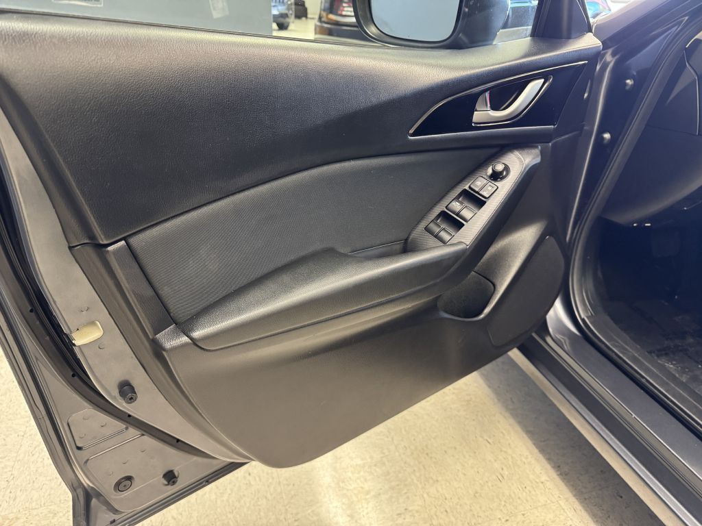 2015 Mazda Mazda3 Image 13