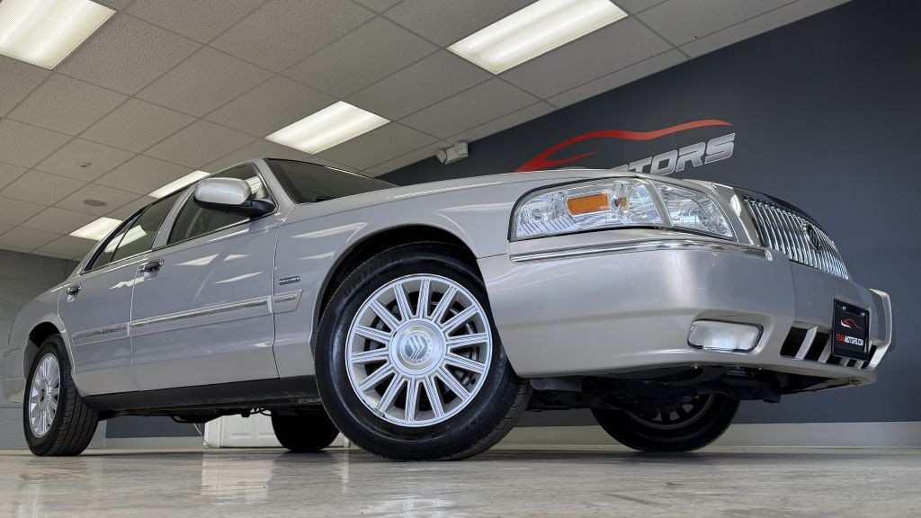 2010 Mercury Grand Marquis Image 2