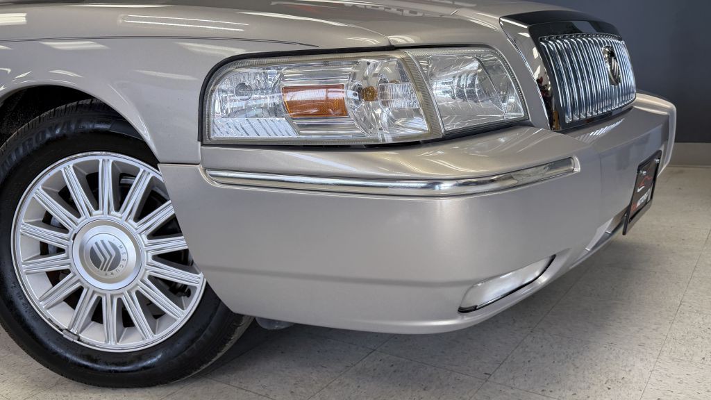 2010 Mercury Grand Marquis Image 4